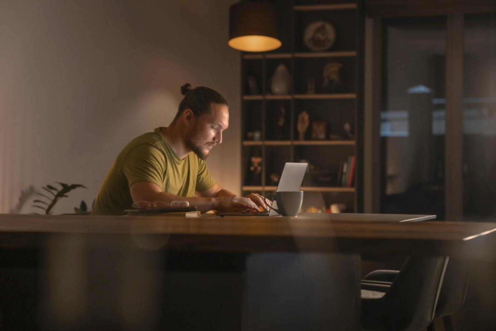 Environnement de formation moderne avec outils d'analyse financière